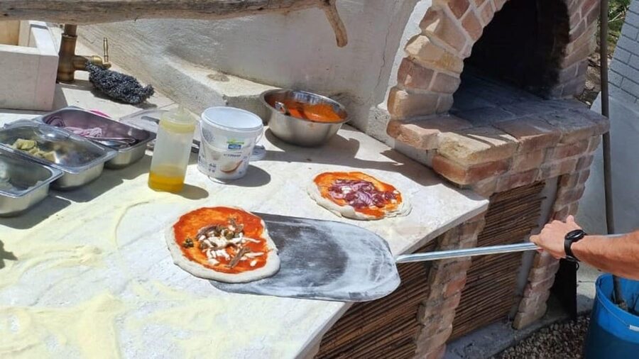 Sorso: pizza workshop in a villa with dinner - Key points to know before booking
