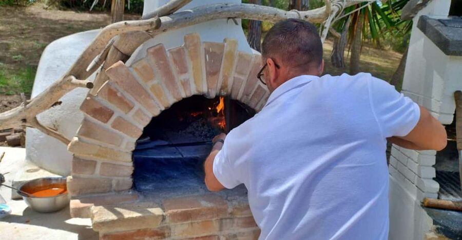 Sorso: pizza workshop in a villa with dinner - A pizza evening in a pine forest near Sorso