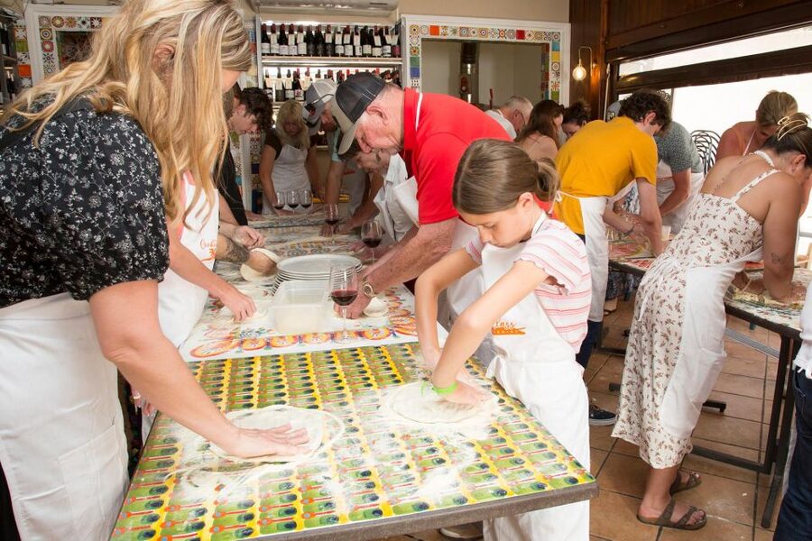 Taormina Pizza making class - From coffee break to pizza dough