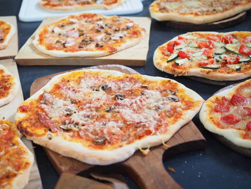 Taormina: Pizza Making Class with Lunch and Wine Tasting - A Sicilian cooking class in the heart of Taormina