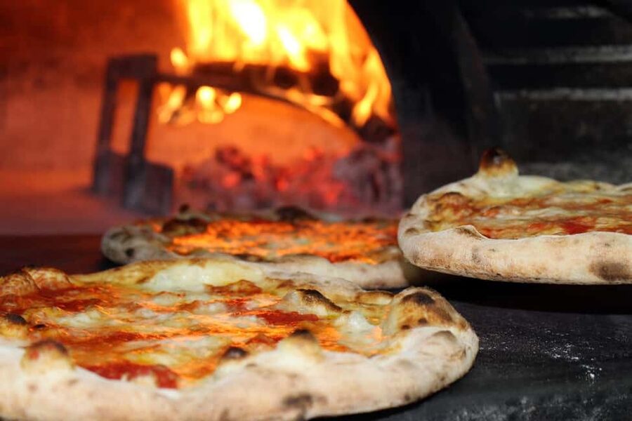 Taormina: Pizza Making Class with Lunch and Wine Tasting - The pizza lesson is the main event