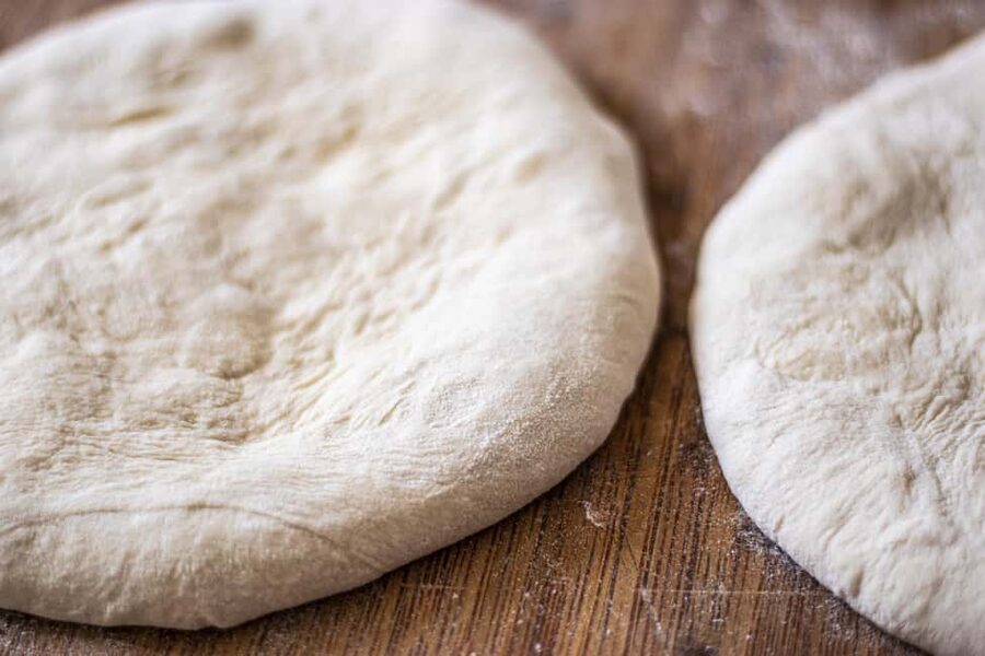 Taormina: Pizza Making Class with Lunch and Wine Tasting - Wine, cheese, and a full meal