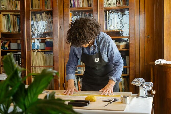 Tiramisu and Fresh Pasta Cooking Class in Venezia - The chefs and the tone of the evening