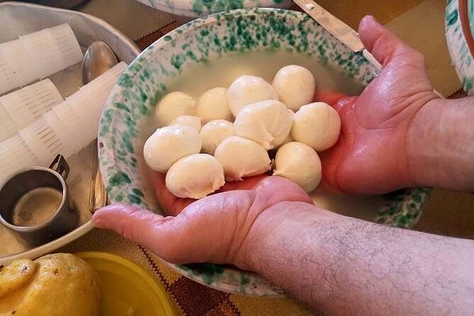 Toss, Bake, Cheers! - Sorrento Pizza Making Class with Wine - Luigi and Laura turn dough into the main lesson