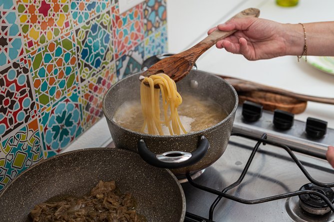 Traditional Tuscan Pasta & Tiramisu Masterclass in Arezzo - Why a home kitchen changes the class