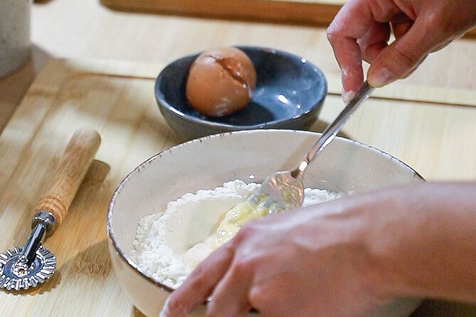 Valencia: Fresh Pasta Workshop with Food at Coolinary Experience - The atmosphere with Andrea and Ana