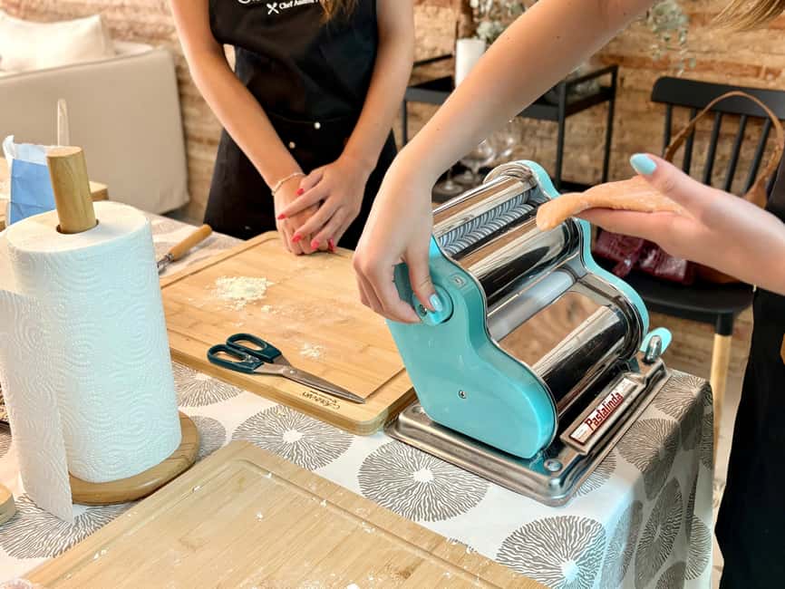 Valencia: Fresh Pasta Workshop with Lunch/Dinner in the Center - Practical details that affect your day