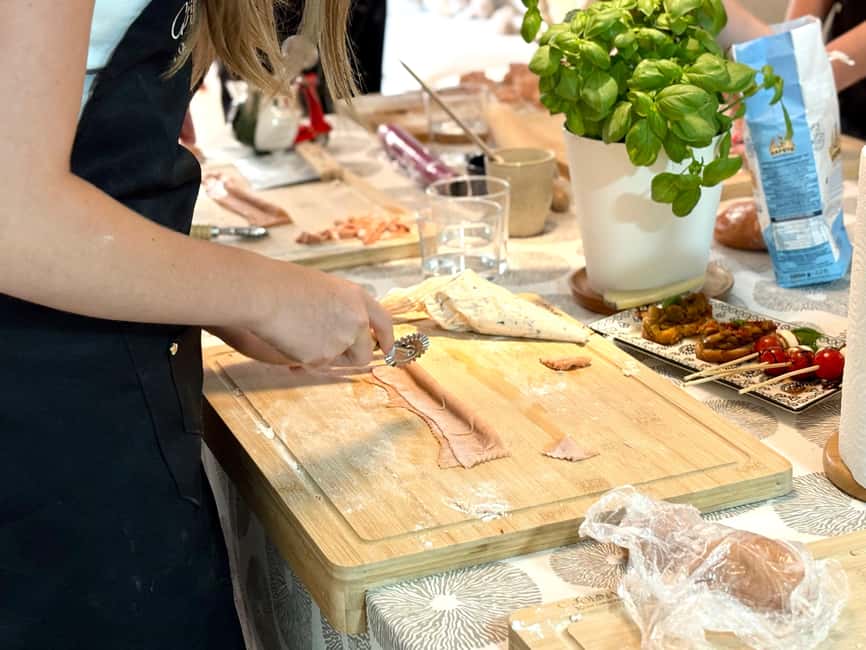 Valencia: Fresh Pasta Workshop with Lunch/Dinner in the Center - The waiting dough comes with an Italian appetizer