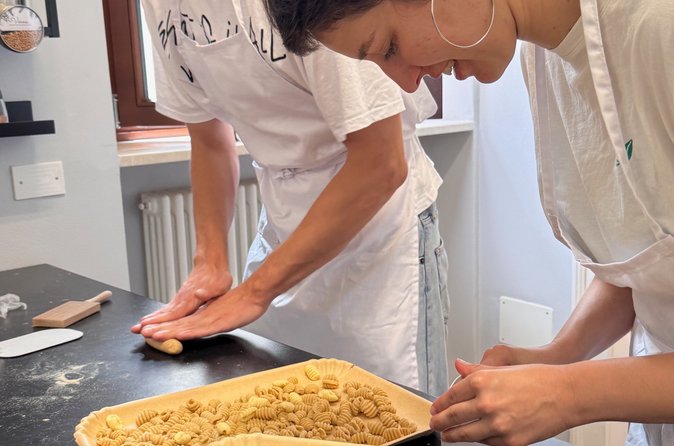 Vegan Pasta in Verona in a family home Kitchen - The 11:00 a.m. arrival and first steps
