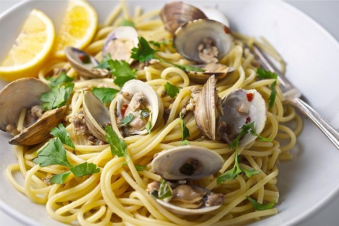 Venice Cooking Class in Mestre – Pasta & Tiramisu, wine and more - What happens when the class begins at 6 p.m.
