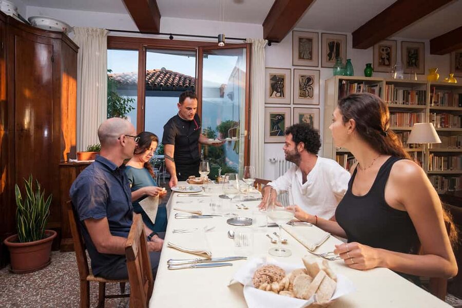 Venice: Cooking Class with Tiramisu and Pasta Making - Meeting the Chef and Settling In