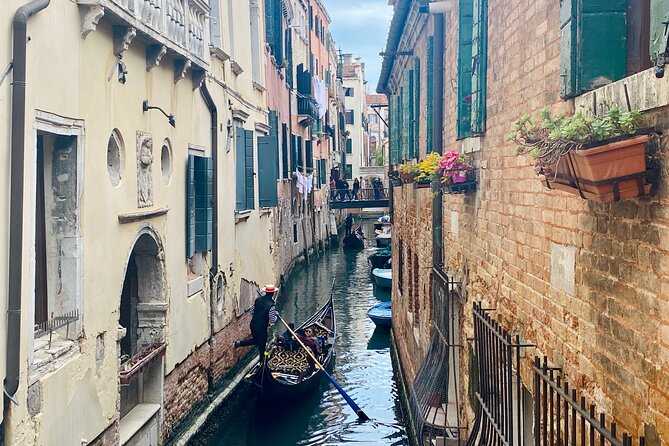 Venice: Jewish Ghetto & Cannaregio Area Food Tour: Pasta Wine Gelato and More! - Guides who shape the afternoon
