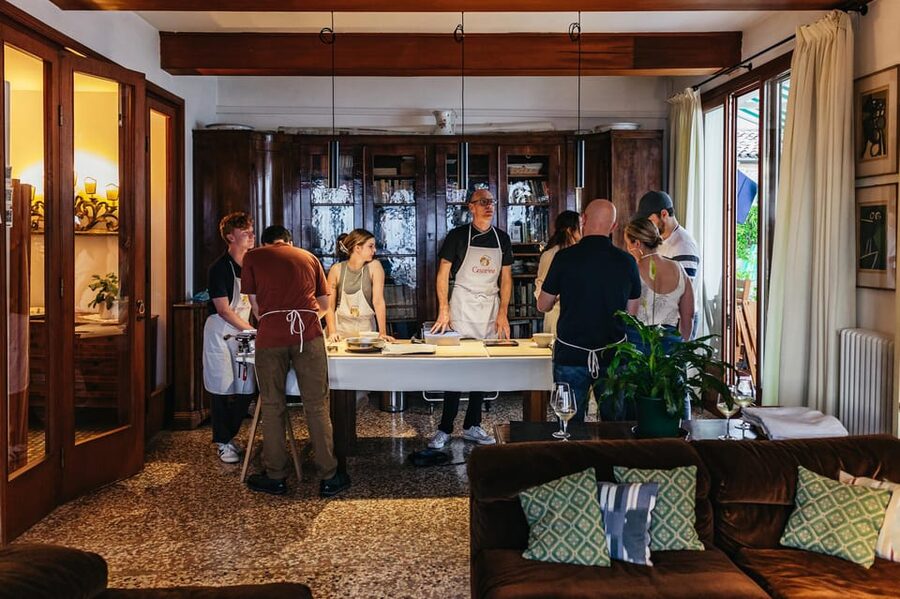 Venice: Pasta and Tiramisu Cooking Class at a Local's Home - Should you book the Venetian pasta and tiramisu class?