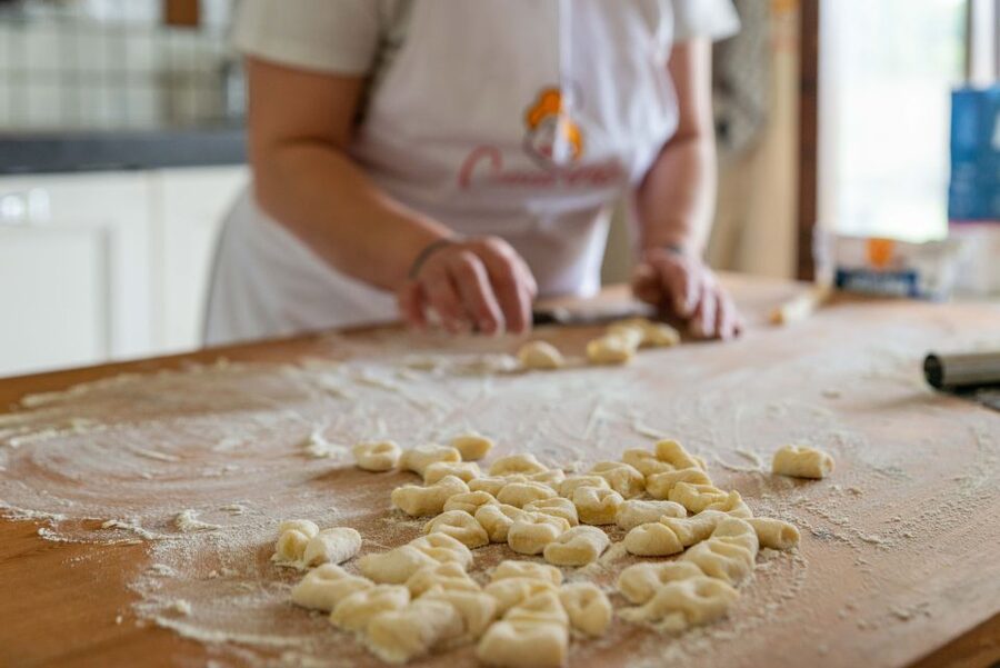Venice: Pasta and Tiramisu Cooking Class at a Local's Home - Starting with prosecco, snacks, and Italian food talk