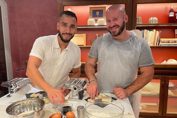 Venice: Pasta and Tiramisu Cooking Class - Why the group size of 12 matters