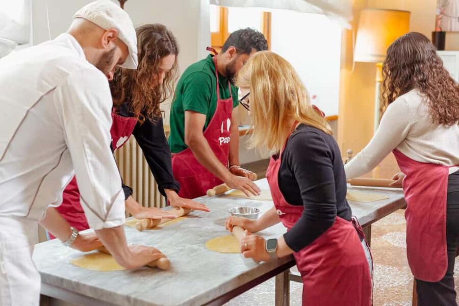Venice: Pasta Class with Wine and Gelato - Key points at a glance
