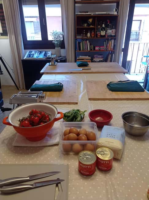 Verona Handmade Fresh Pasta Class in a Cozy Home - Eating your pasta with wine