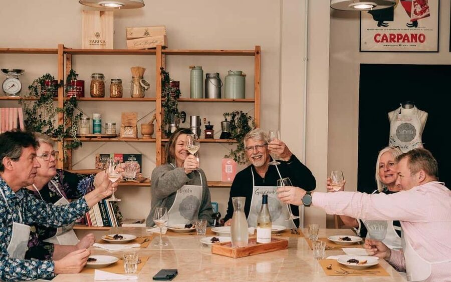 Verona: Hands-on Fresh Pasta and Tiramisù Cooking Class - What the 3.5-hour schedule feels like