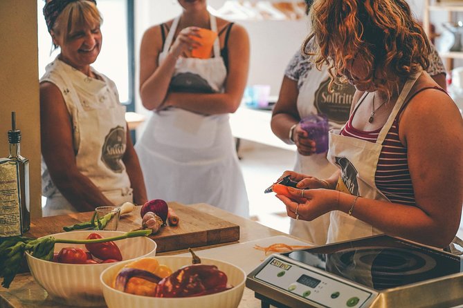 Verona: Italian Cooking Class with Pasta, Risotto and Tiramisù - Learning the slow rhythm of risotto