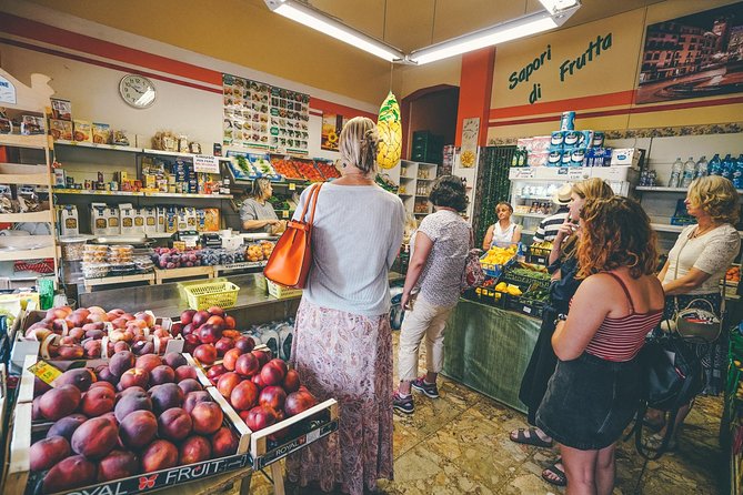 Verona: Italian Cooking Class with Pasta, Risotto and Tiramisù - Making pasta from scratch in a Verona kitchen